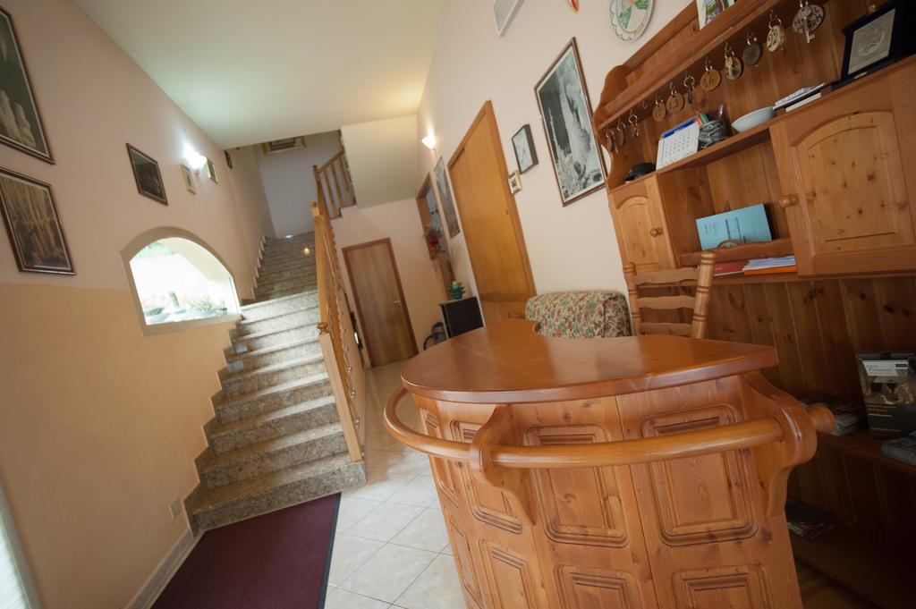 Albergo Magrini Della Genga Genga  Exteriör bild