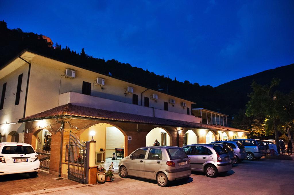 Albergo Magrini Della Genga Genga  Exteriör bild