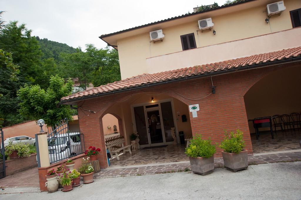 Albergo Magrini Della Genga Genga  Exteriör bild